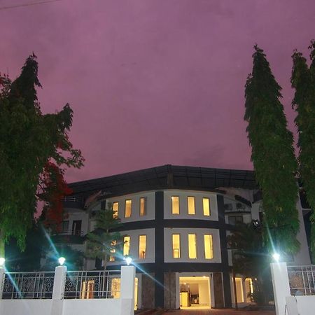 Strand Resort Lonavala Exterior photo