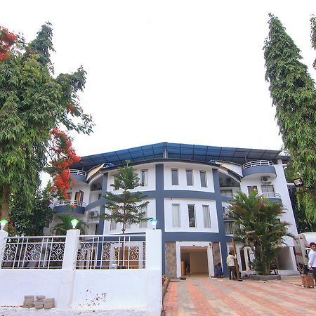 Strand Resort Lonavala Exterior photo