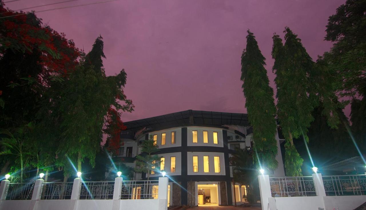 Strand Resort Lonavala Exterior photo