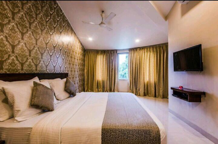 Strand Resort Lonavala Exterior photo