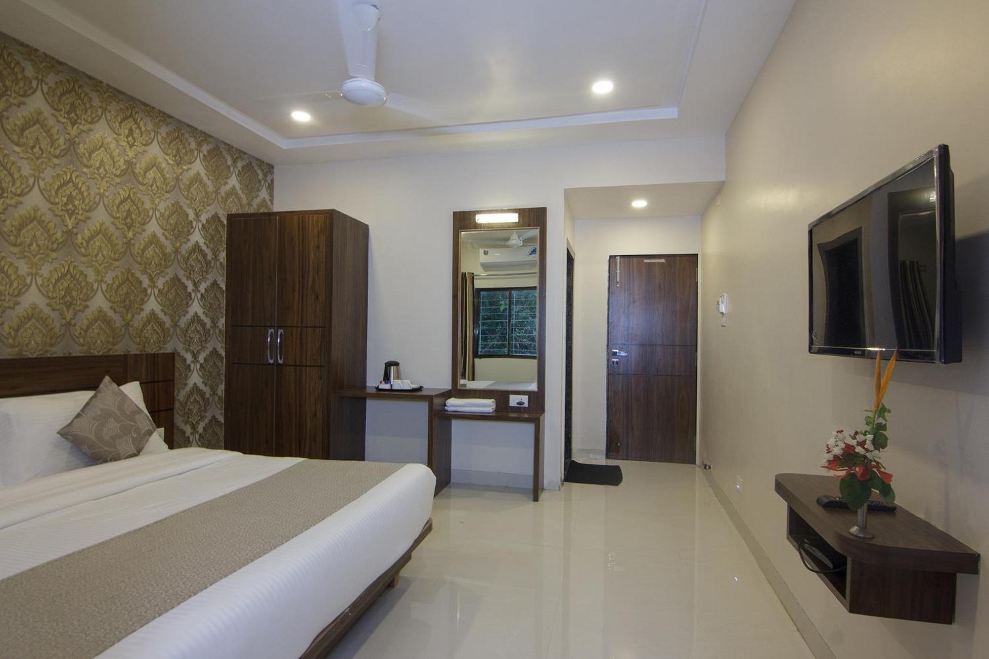 Strand Resort Lonavala Exterior photo