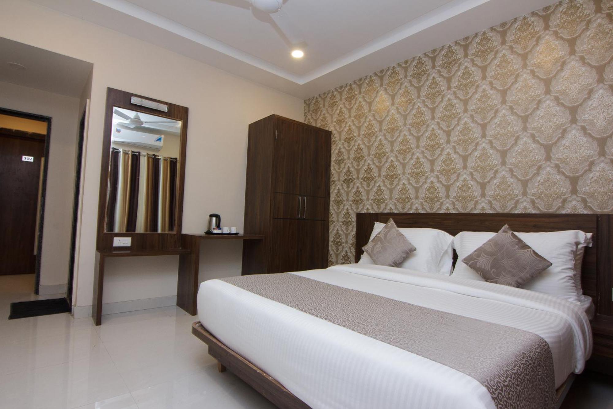 Strand Resort Lonavala Exterior photo