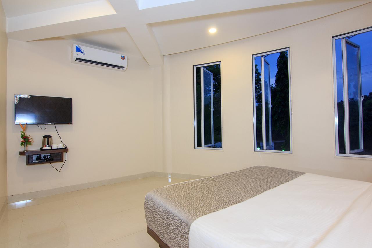 Strand Resort Lonavala Exterior photo