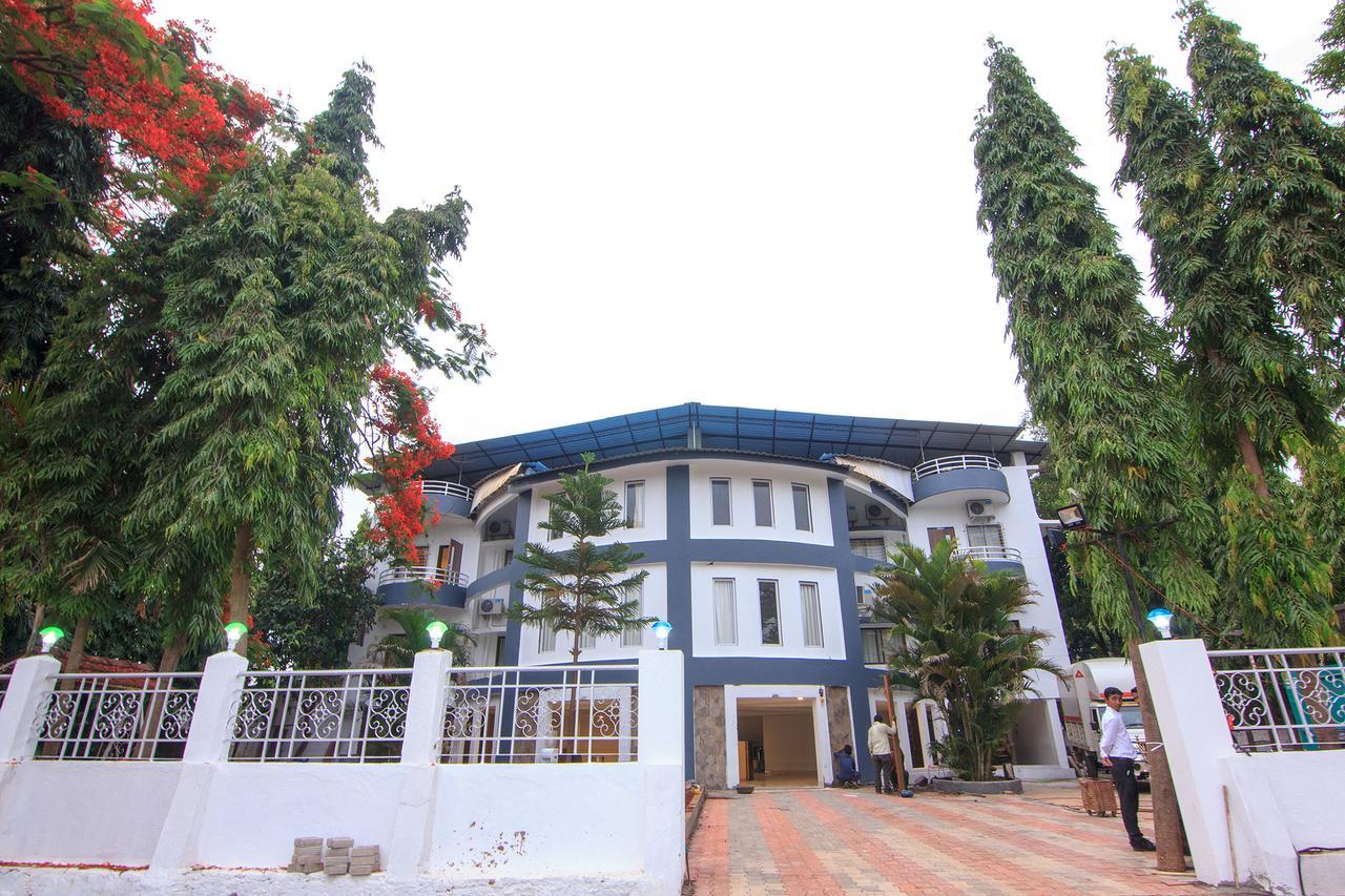 Strand Resort Lonavala Exterior photo