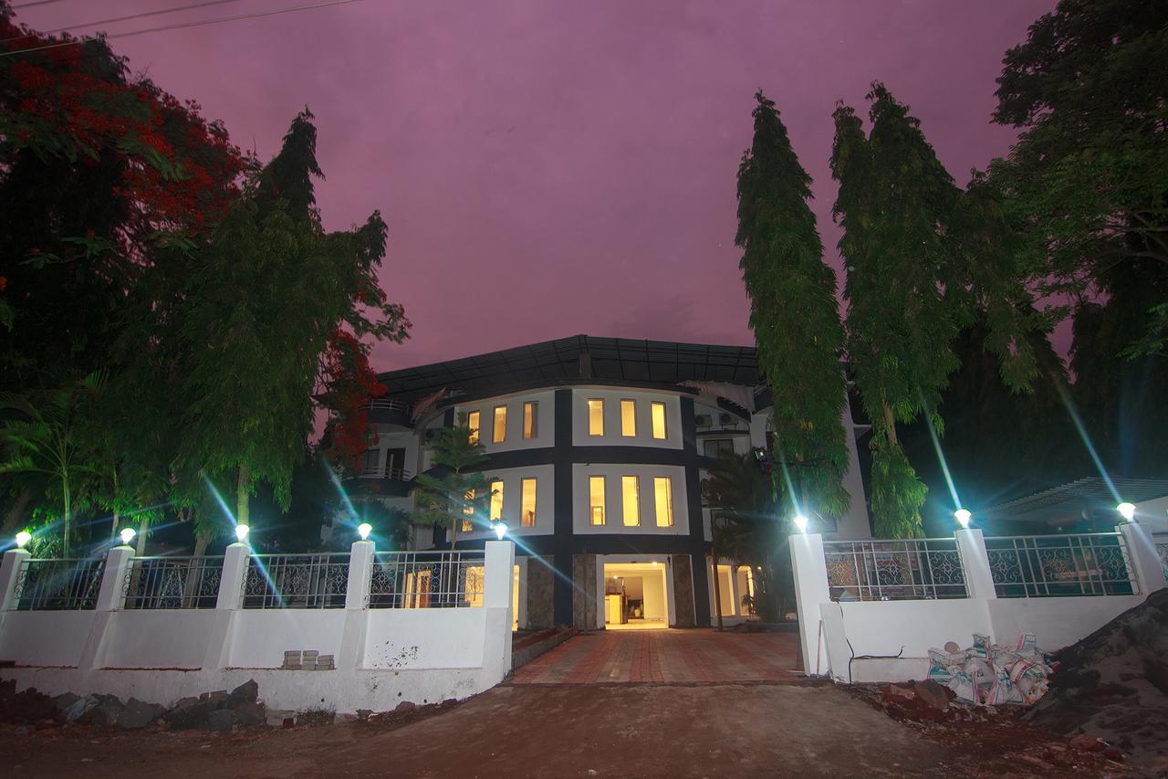 Strand Resort Lonavala Exterior photo
